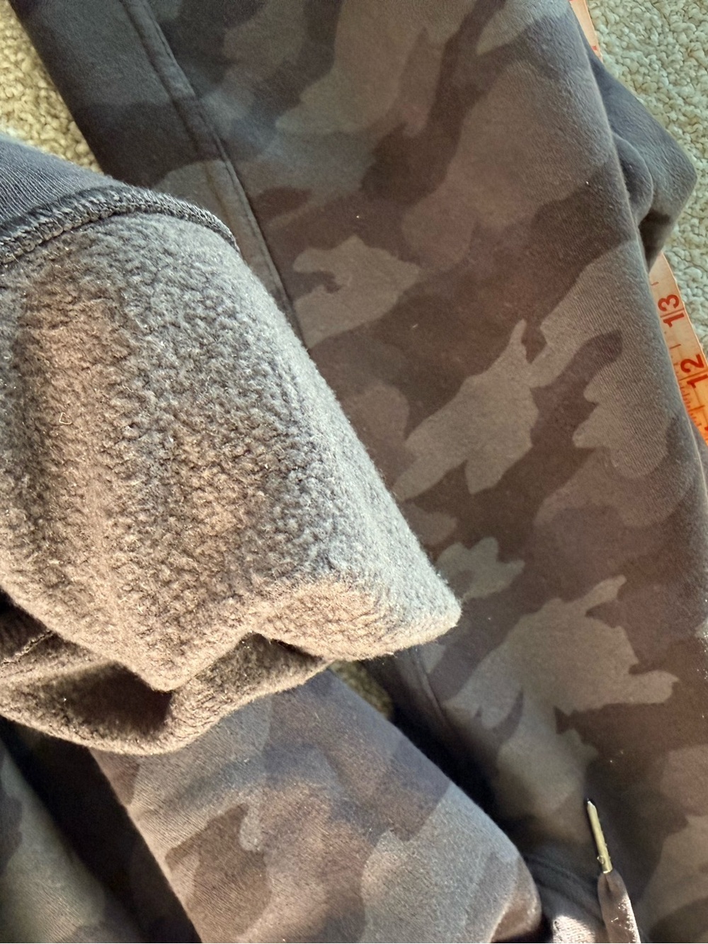 Lululemon Women’s Black gray Camo Jogger Sweatpants size 4 great used condition. - Picture 6 of 8